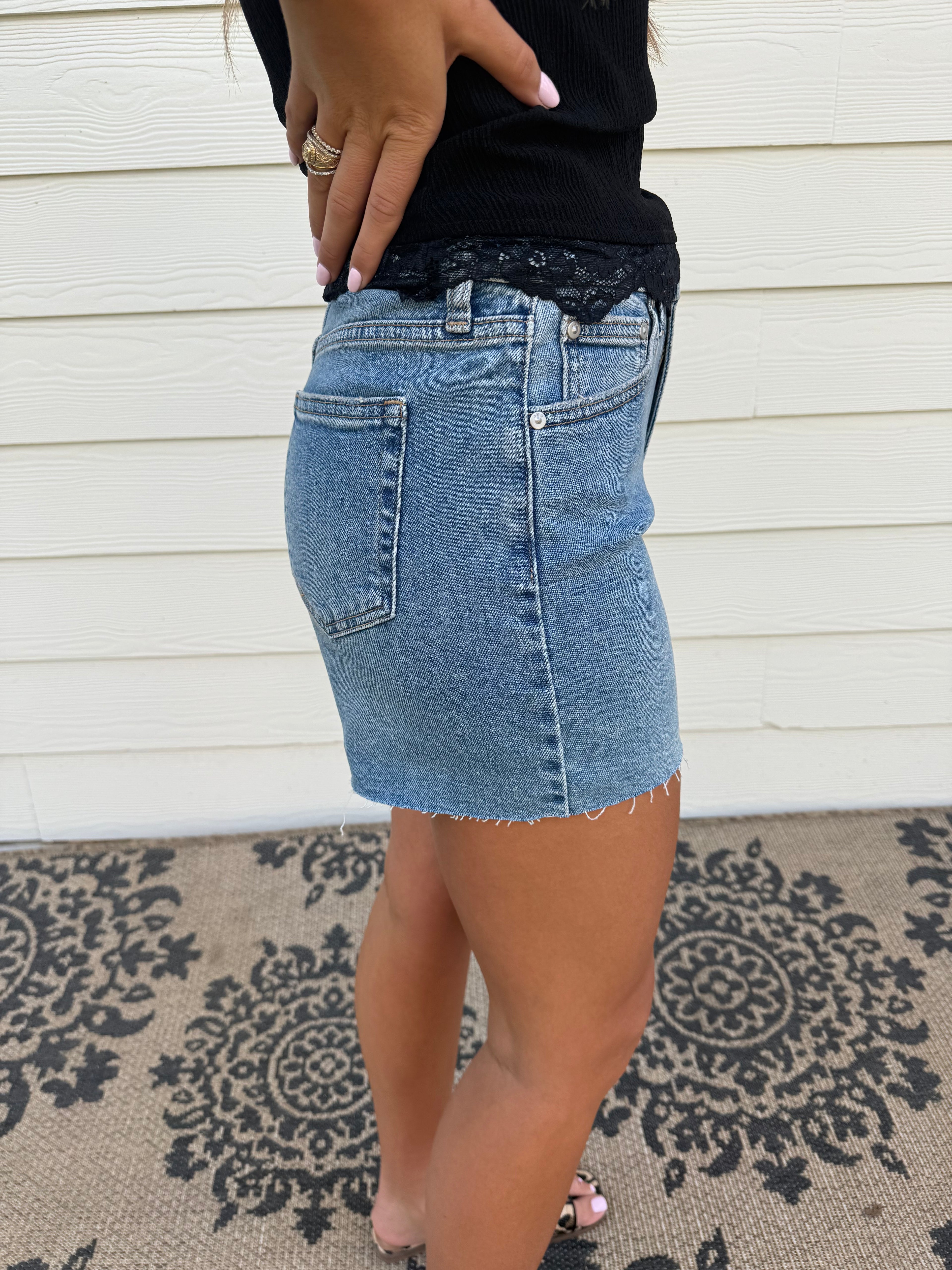The Lizzy Medium Wash Short