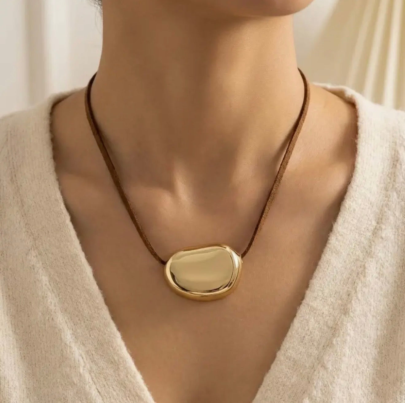 Chunky Gold Ova Pendant Necklace