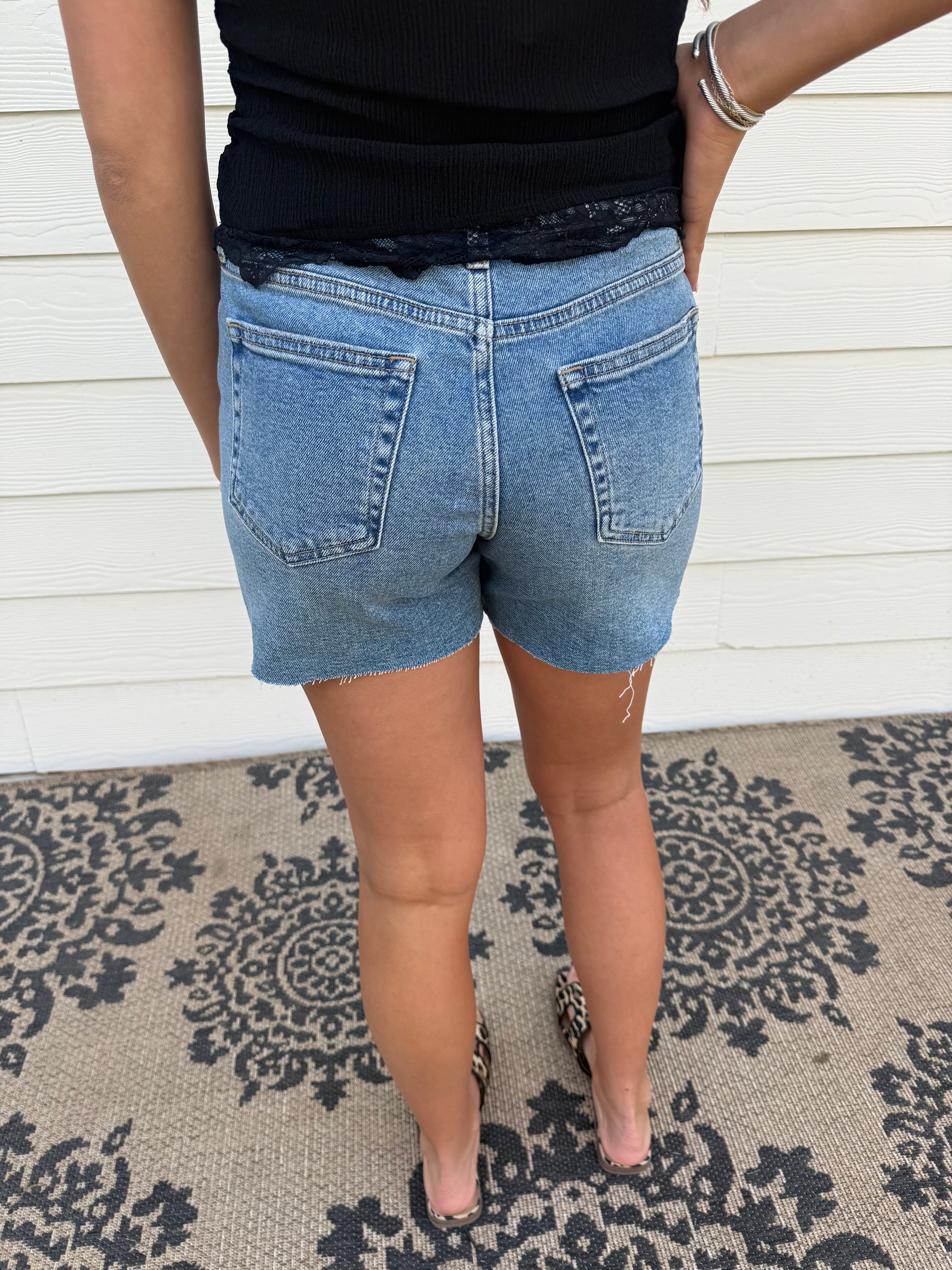 The Lizzy Medium Wash Short